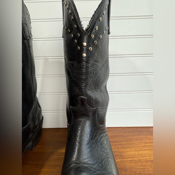 Harley Davidson women’s black leather silver studded cowboy boots. Size 8M - Picture 5 of 16